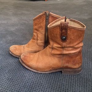 Frye Melissa Button Short Boot in brown leather